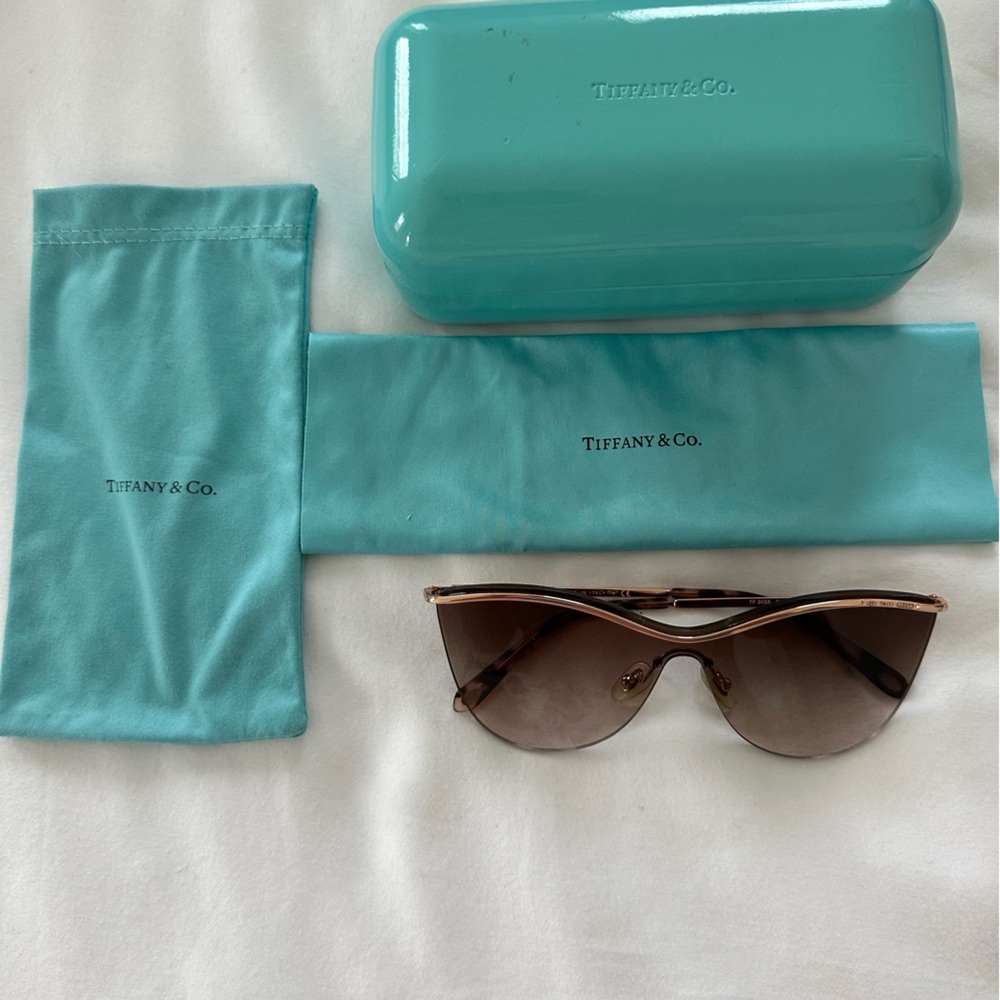 Tiffany & Co. Sunglasses with Aqua Case